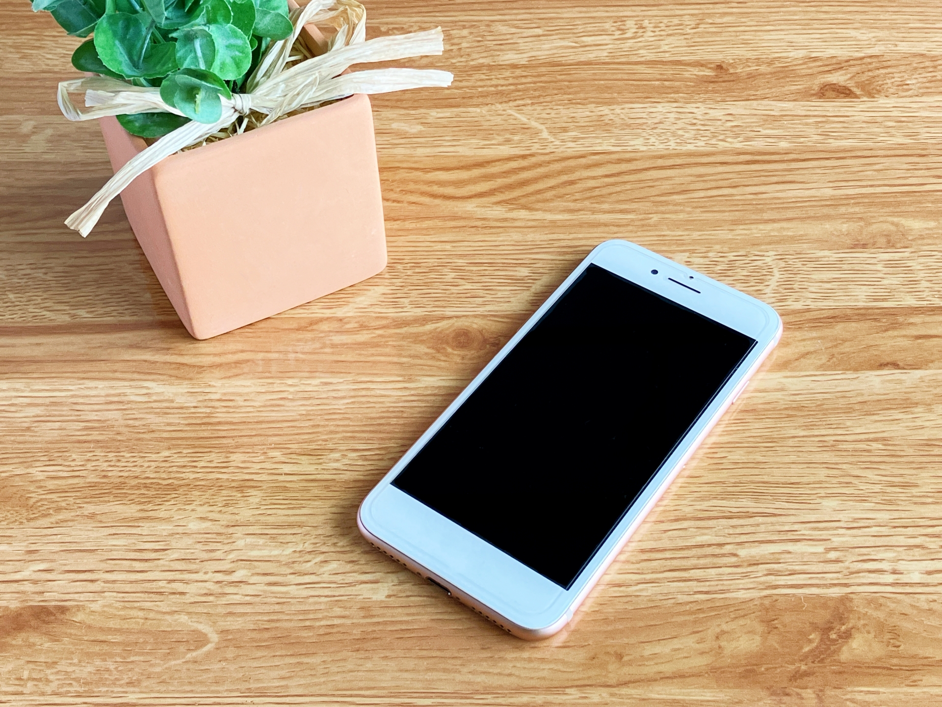 スマホ世代は答えを出す(何かを決める)ときに先にスマホで検索をしてから答えを出す(決める)のだろうか 僕は考えて答えがでない時にだけ検索する あくまでも参考にするという程度 もちろん初めから知らないことは検索するけど