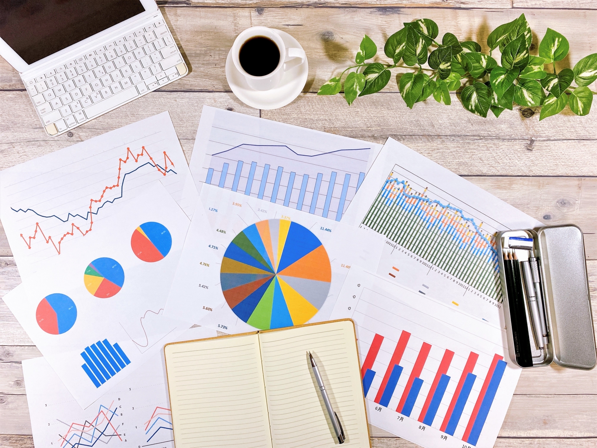 統計学は先を見通す学問だと僕は思う。天気予報とか占いも同じく統計学かな。僕は統計数字の分析が大好きです。そう数字をどう読むか この数字から導かれることは何か これが大事ですね。